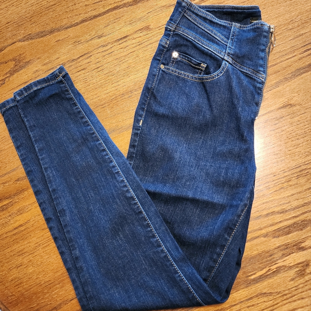 Guess womens size 29